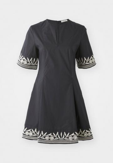 Короткое платье