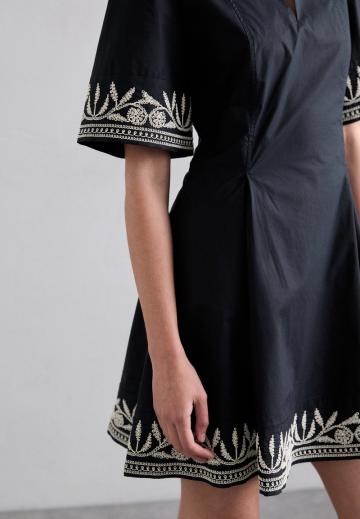 Короткое платье