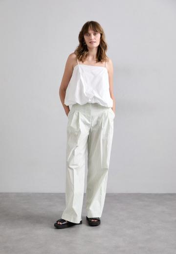 Топ на бретельках