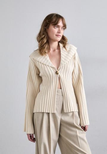 Вязаная кофта