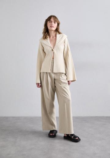 Вязаная кофта