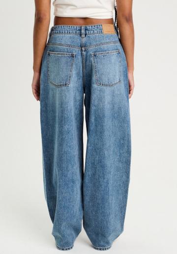 Свободные джинсы