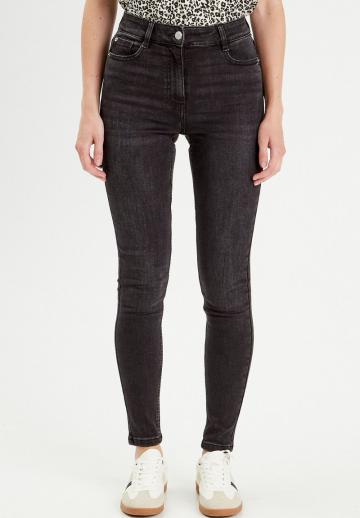 Узкие джинсы