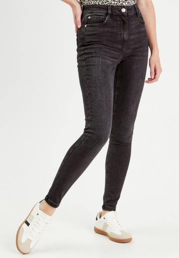 Узкие джинсы