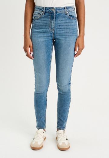 Узкие джинсы