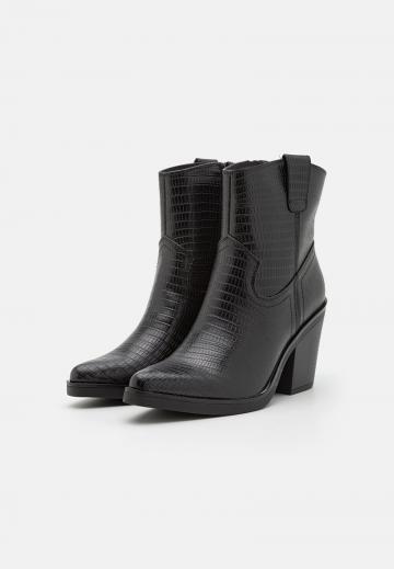 Полусапожки на высоком каблуке