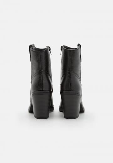 Полусапожки на высоком каблуке