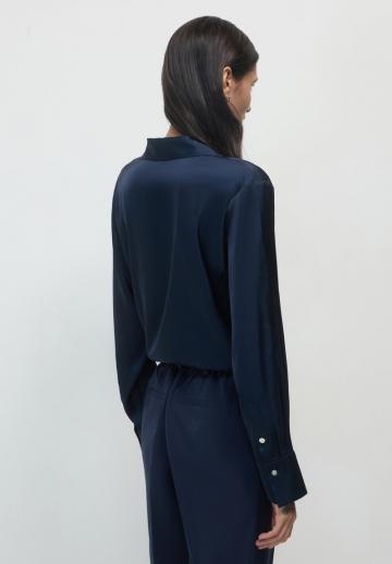 Атласная блузка