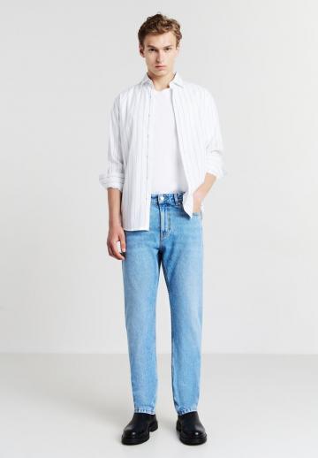 Прямые джинсы