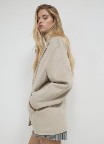 Короткое пальто