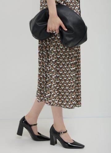 Туфли с высоким носом