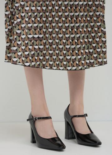 Туфли с высоким носом