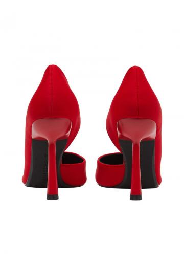 Туфли на высоком каблуке