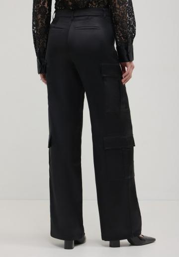 Брюки с накладными карманами