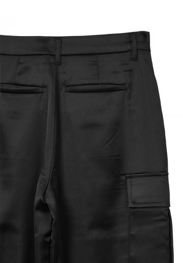 Брюки с накладными карманами