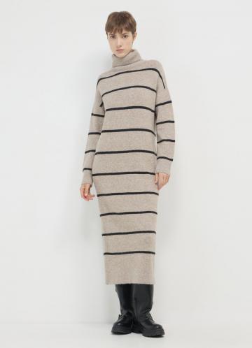 Вязаное платье