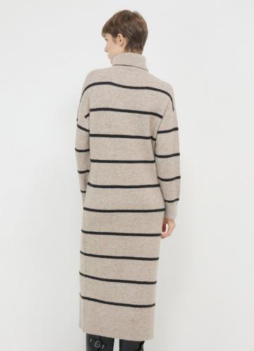 Вязаное платье