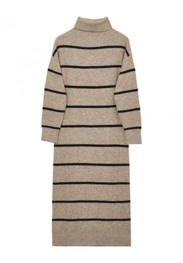 Вязаное платье