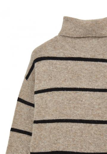 Вязаное платье