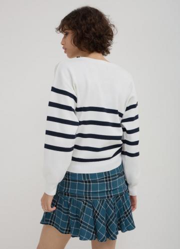 Пуловер с вырезом V