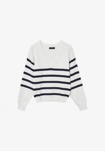 Пуловер с вырезом V