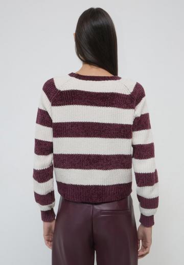 Пуловер в полоску