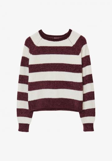 Пуловер в полоску