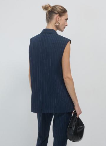 Длинный жилет