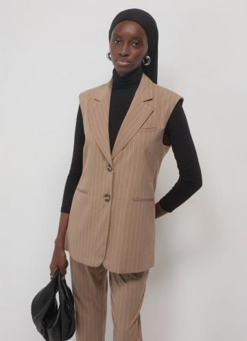 Длинный жилет