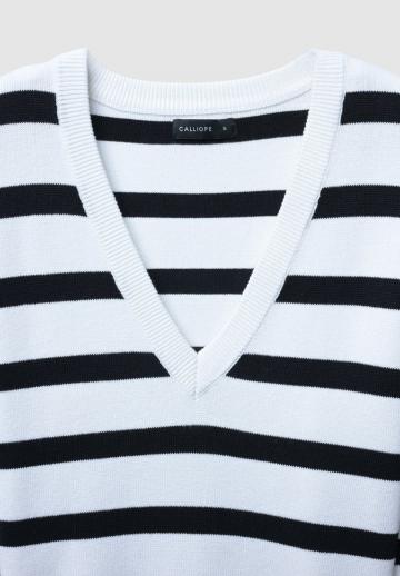 Пуловер в полоску