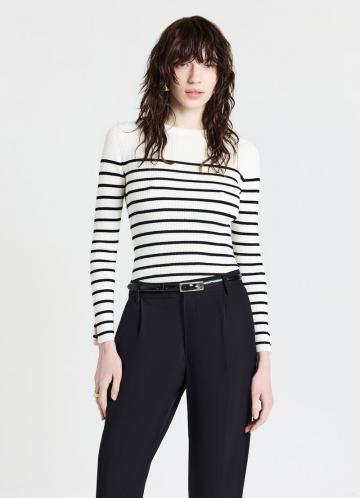 Пуловер в полоску