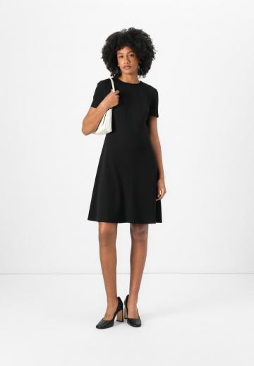 Короткое платье