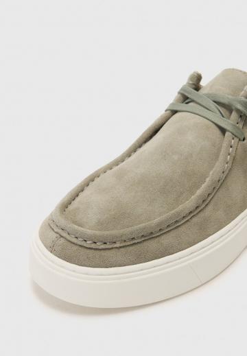 Ботинки на шнуровке