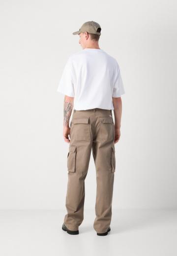 Брюки с накладными карманами