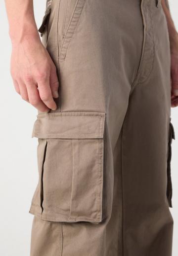 Брюки с накладными карманами