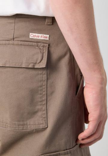 Брюки с накладными карманами