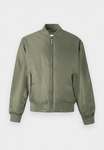 Куртка бомбер