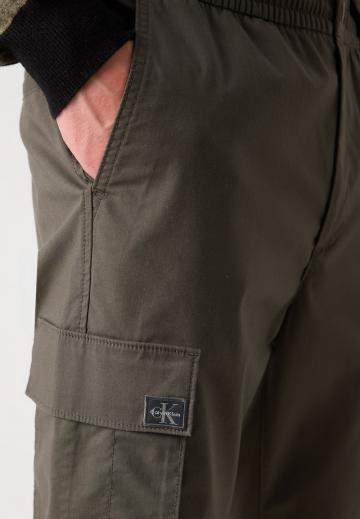 Брюки с накладными карманами