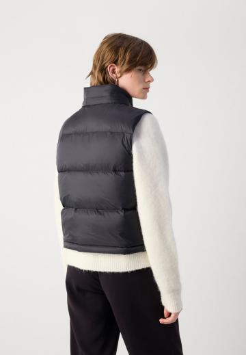 Пуховой жилет