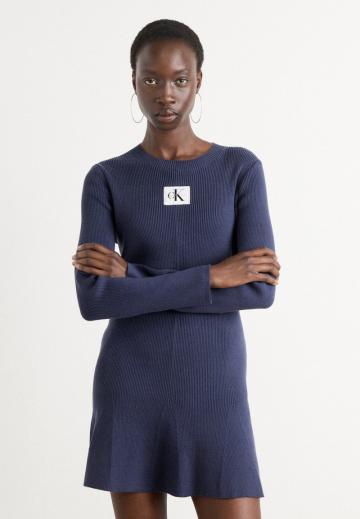 Платье футляр