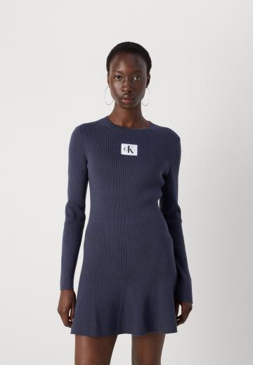 Платье футляр