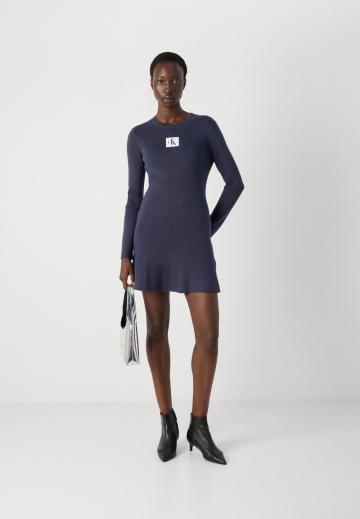 Платье футляр