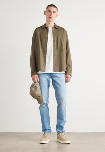 Узкие джинсы