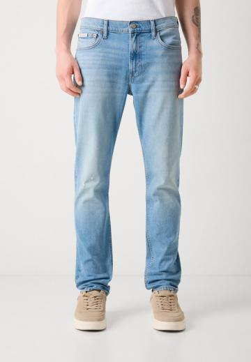 Узкие джинсы