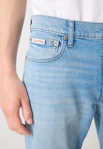 Узкие джинсы