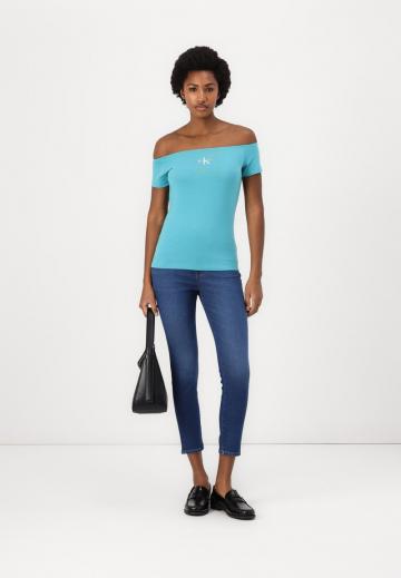 Узкие джинсы