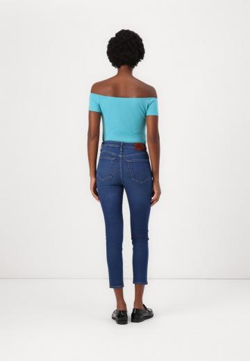 Узкие джинсы