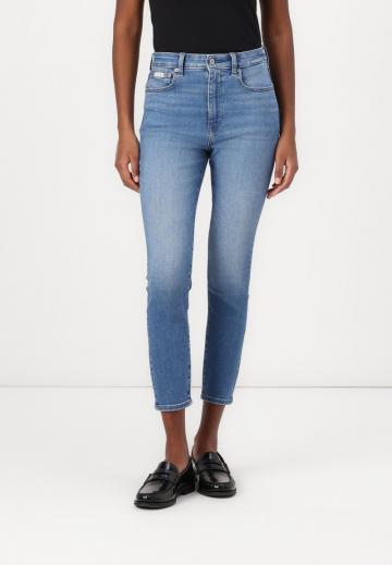 Короткие джинсы
