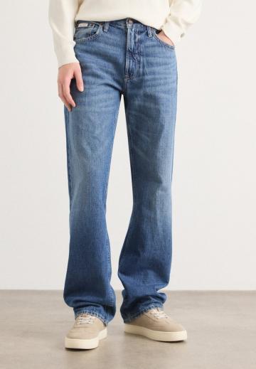 Прямые джинсы