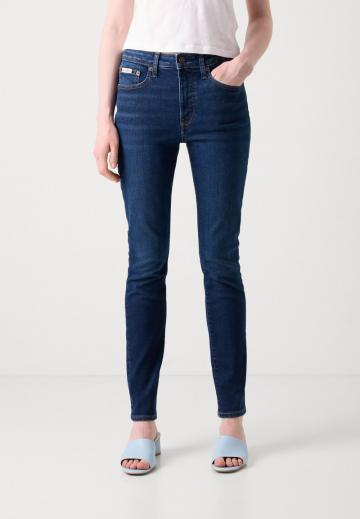 Узкие джинсы